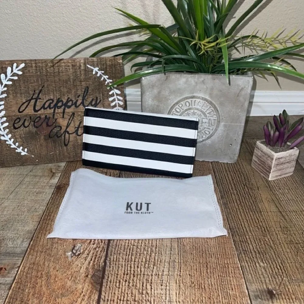 NWOT Kut from the Kloth Slim Striped Wallet